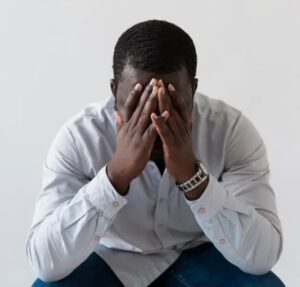 Umugabo yashatse kwiyahura nyuma yo gutekerwa umutwe n’umukobwa bahuriye kuri Facebook akamurya miliyoni zirenga 140