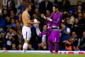 Waruziko rutahizamu Harry Kane yigeze gukina ari umunyezamu?