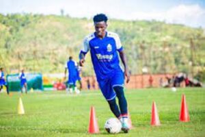 Rayon Sports ishobora gutakaza myugariro wayo mbere yo gukina na APR FC.