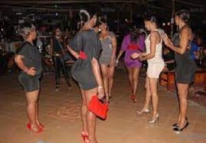 Ghana: Indaya zazamuye ibiciro abagabo baririmba urwo babonye.