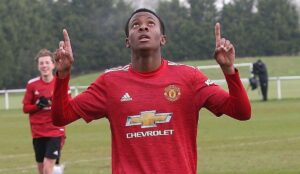 Rutahizamu w’umunya Rwanda yongereye amasezerano muri Manchester United,Ese Yakinira U Rwanda?