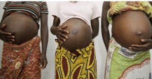 Umwarimu yateye inda umuyobozi w’ishuri, abanyeshuri 24 ndetse n’abandi barimu bagenzi be bane
