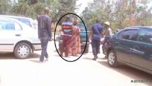 Kigali: Umugabo yaguye gitumo umugore we ari gusambanira iwe n’abago babiri (uwababiri) arigutaka (Video)