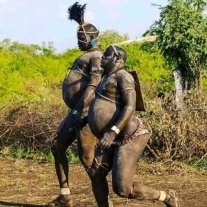 Banywa amata avanze n’amaraso, kugirango wubahwe ugomba kuba ufite inda nini bigaragara. Iyumvire ibidasanzwe ku baturage bo mu bwoko bwitwa Bodi