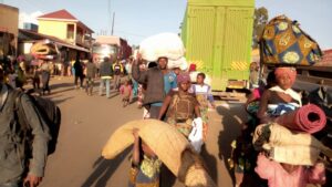 (Amashusho) Bunagana: Abakongomani benshi babyutse bahungira muri Uganda kubera imirwano ikaze hagati y’Ingabo za Leta ya Congo n’umutwe wa M23