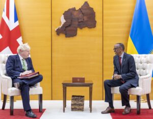 Ese koko impunzi zo muri Ukraine zizoherezwa n’Ubwongereza mu Rwanda? Umva icyo Borris Johnson abivugaho