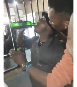 Umugabo w’ahitwa Mashamba yishwe n’inzoga nyuma yo gutegerwa ibihumbi 10 ngo anywe icupa rya Liquor mu minota itarenze ibiri