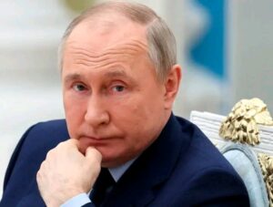 Perezida Vladimir Putin w’Uburusiya aratangaza ko ntacyo arakora muri Ukraine, intambara ngo ntabwo iratangira