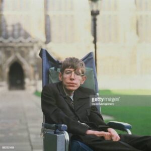 Umuhanga Stephen Hawking yahishuye ko mu bihe bizaza hazaza ubwoko bw’abantu badasanzwe bakazanarimbura isi.
