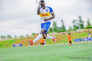 INKURU ICUKUMBUYE: Rutahizamu mpuzamahanga Moussa Esenu wa Rayon sports arataka inzara kubera umwenda iyi kipe imubereyemo.