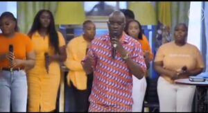 Amashusho: Mu rusengero Pasiteri yacecekesheje korari ayibwira ko iri kuririmba indirimbo ibishye byo gupfa