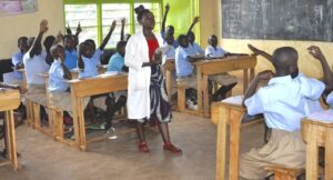Hari abagaragaza impungenge ko kongera umushahara wa mwarimu bishobora gutera izamuka ry’ibiciro ku isoko