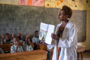 Abafite abana biga mu mashuri yisumbuye bafite impungenge ko kongera umushahara wa mwarimu bizatuma ibigo by’amashuri nabyo byongera amafaranga y’ishuri