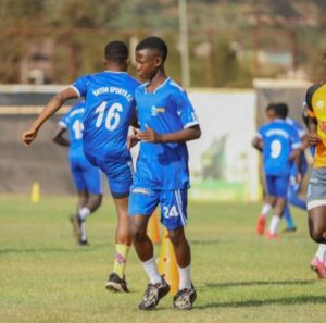 Wamwana abafana ba rayon sports bise Messi yashyizwe mu bakinnyi 11 barabanza mu kibuga bakina na as Kigali mu mukino wa Gishuti.
