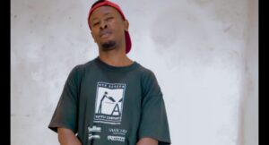 Nyuma yibyo yabahaye bitari bibi,ubu noneho arikubategurira album yuzuye ubuvanganzo n’ubwenge bwinshi.