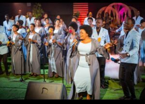 Chorale Tumaini yomoye ibikomere inahembura imitima y’abababaye ibinyujjije mundirimbo yabo nshya.