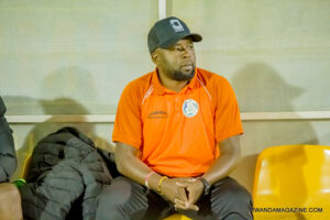 Amashirakinyoma ku bivugwa ko umutoza wa Rutsiro FC n’abakinnyi bane bahawe akayabo na Rayon Sports kugira ngo bitsindishe bikaba byabaviriyemo guhagarikwa
