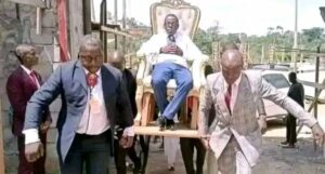 Byatunguye abakirisitu , Pasiteri yanze kugenda n’ amaguru kubera ikintu gitangaje kibera kuri iyi Isi