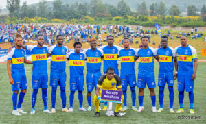 Umukinnyi Mpuzamahanga ubanza mu kibuga muri Rayon Sports ari mu mazi abira nyuma yo gukora amakosa ku mukino w’ejo, bagenzi be basabye umutoza n’ubuyobozi kumwirukana