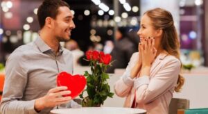 St Valentin: Mu gihe wabuze impano uha umukunzi wawe basi koresha buno butumwa bw’ urukundo, uratuma uyu munsi atiruka mu basore