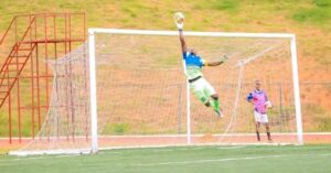 Rayon Sports igiye kongera gutsinda igitego cy’umutwe mucyeba APR FC, umukinnyi bari kurwanira ku buryo bukomeye yemeye kuzerekeza muri Rayon kubera urukundo ayikunda