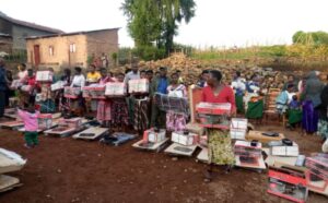 Musanze: Abakobwa 40 babyariye iwabo bahawe imashini zidoda bazifata nk’imperekeza ku buzima bwabo