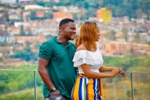 Abasore mwese mwari mwaracyikanwe! Dore imitoma igezweho iri gukora umuti muri iyi minsi urayitera umukobwa ukamurutira umuha akavagari k’ amafaranga