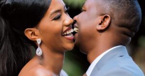 “Isabukuru nziza nkoramutima”_ Ibyishimo byamurenze… Miss Elsa yateye imitoma nshimangirarukundo umugabo yakuye mu menyo yarubamba