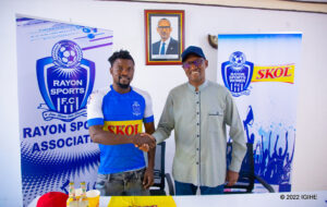 Nyuma yo gutakambirwa n’ubuyobozi bwa Rayon Sports bufatanyije na Skol, Heritier Luvumbu yamaze kwemera kongera amasezerano mu cyumweru gitaha, amafaranga azahabwa n’umushahara azajya ahembwa biteye ubwoba