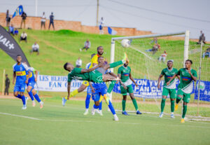 Umukinnyi w’ikipe ikomeye ihabwa amahirwe yo kwegukana ibikombe mu Rwanda yatunguye benshi ubwo yemezaga ko umusifuzi yabahaye Penaliti y’ubujura mu Gikombe cy’Amahoro