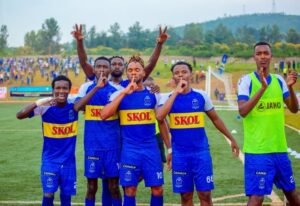 Ikipe ihora mu matsinda y’imikino Nyafurika irifuza gusinyisha icyarimwe Essomba Onana na Joachiam Ojera nyuma yo kubabona ku mukino batsinzemo Gasogi United