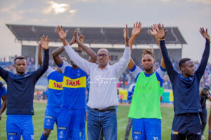 Nyuma ya Sam Karenzi, undi munyamakuru wari uzwiho kuba inshuti magara y’abakunzi ba Rayon Sports yemeje ko Perezida Uwayezu Jean Fidele ari mu murongo wo gusenya iyi kipe