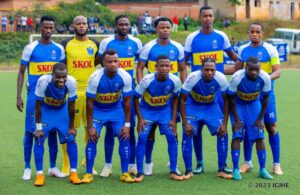 Abakinnyi batatu b’inkingi ya mwamba muri Rayon Sports bakomeje kwinubira ubuyobozi bwatinze kubahemba