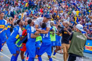 Abakinnyi babiri b’inkingi za mwamba muri mucyeba wa Rayon Sports banze gukomeza guhembwa akavagari k’amafaranga ngo bongere amasezerano bitewe n’uko bifuza kuzakinira Gikundiro mu mwaka utaha w’imikino