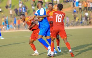 Abakinnyi babiri b’inkingi za mwamba bamaze igihe kinini bahetse Rayon Sports bujuje amakarita atatu y’umuhondo ntabwo bazakina na Police FC ishaka kubakura ku bikombe byombi bikinirwa mu Rwanda