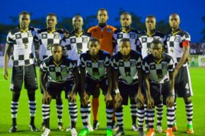 Umukinnyi wabiciye bigacika muri APR FC yahishuye uburyo abanyamakuru bakomeye mu Rwanda bagiriye inama umutoza Mohammed Adil Erradi yo kumwicira impano