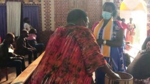 Harimo n’ abantu barinda gufata amadeni kugira ngo batange amaturo: Bamwe mu bakristu mu Rwanda bavuze ibitangaje ku maturo y’ amatorero y’ ubu