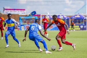Nyuma yo guhondahurwa na Police FC umwuka mubi wongeye kuba mwinshi muri Rayon Sports, abakinnyi babiri bakomeye ba Rayon Sports bashatse kurwanira mu rwambariro nyuma y’uko umwe asuzuguye bikomeye mugenzi we akamubwira ko ahembwa ayubusa