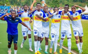 Rayon Sports yinjiriwe n’abacyeba ntiyabimenya, umukinnyi w’inkingi ya mwamba muri Rayon Sports yabwiye mugenzi we ko yashimishijwe no kuba batsinzwe na Police FC