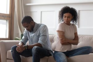 Dore ingaruka uzahura nazo zirimo n’ indwara irutaza izindi iterwa no kuba mu rukundo wihambira ku muntu utagukunda