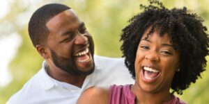 Dore ibimenyetso byakwereka umukobwa ugukunda by’ ukuri utakubangikana n’ abandi basore ahubwo ugukunda uko umeze niyo waba uri umushomeri