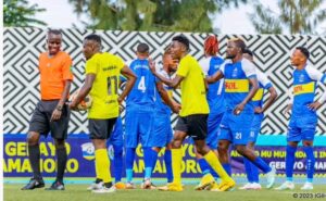 Rayon Sports yafashe intoki ebyiri ishyira ku munwa wabayiciraga urwo gupfa naho APR FC na Kiyovu Sports umukino urangira ikipe zose zigiye gukubita abasifuzi