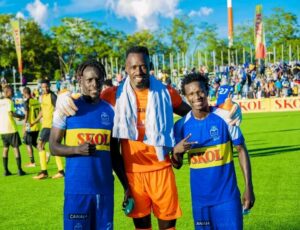 Joachiam Ojera yakojeje isoni amakipe 2 akomeye hano mu Rwanda yaragiye guca inyuma Rayon sports ngo azisinyire kandi ari yo yamwivumburiye ikemera kumuzana bayicira akari urutega