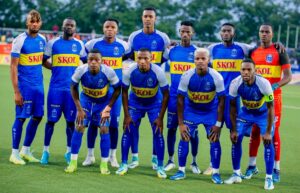 Umukinnyi wa Rayon Sports arimo gushinjwa kuganiriza abakinnyi bagenzi be ngo bakomeze kwitsindishwa no mu mikino igiye kuza