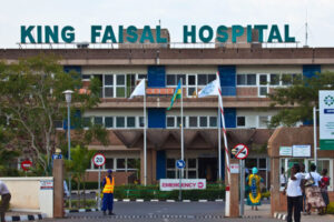 Mu Rwanda habaye ibidasanzwe! Batatu bambere basimburijwe impyiko, abafite izishaje bamwenyuye