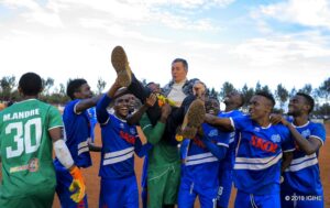 Abakinnyi Robertinho yatoje muri Rayon Sports agiye kubahemba kubajyana muri Simba yo muri Tanzania ahereye ku mukinnyi uhora mu mitima y’abakunzi ba Rayon Sports