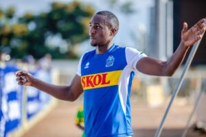 Nyuma yo gutuma abantu bambara amasume ntabwo azabura akazi pee! Sugira Ernest umaze iminsi nta kipe afite, yamaze kumvikana n’ikipe iri muziyoboye Urutonde rwa shampiyona hano mu Rwanda uyu mwaka nubwo aba adahabwa amahirwe