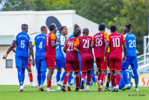 Abakinnyi b’inkingi za mwamba muri Police FC batangariye ubuhanga budasanzwe bw’umukinnyi wa Rayon Sports bemeza ko akubye inshuro 10 abo muri APR FC bakina umwanya umwe