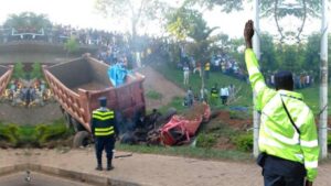 Imibare yatangajwe na Polisi y’ u Rwanda ku bantu bishwe n’ impanuka mu mwaka ushize , wateye benshi ubwoba,  Polisi nayo igiye guhagurika abantu bica amategeko y’ umuhanda