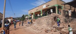 Jabana: Bamwe mu baturage bari batuye mu manegeka akanyamuneza ni kose nyuma y’ uko bari babuze icyo bavuga n’icyo bareka bararuca bararumira.